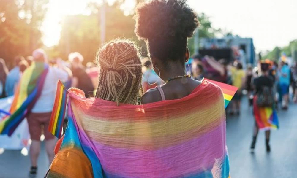 Η Σκωτία η πρώτη χώρα στον κόσμο που θα θέσει την ιστορία των LGBTQ στα σχολεία